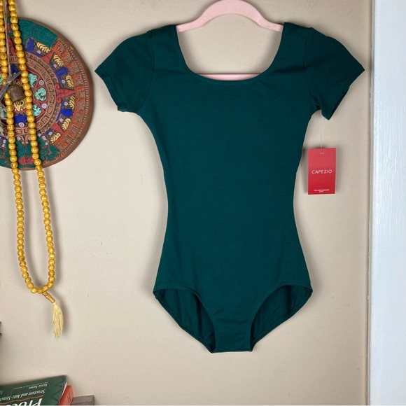 Capezio Costumes Nwt Capezio Dance Leotard Short Sleeve Emerald Green Sz Girls Small Poshmark